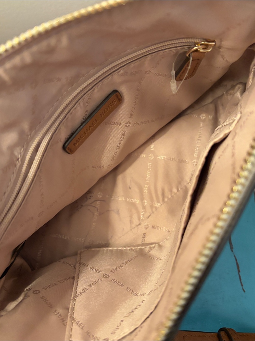 Michael Kors Cindy dome Cream & Beige MK Logo Crossbody Gold Chain Leather - Picture 4 of 12